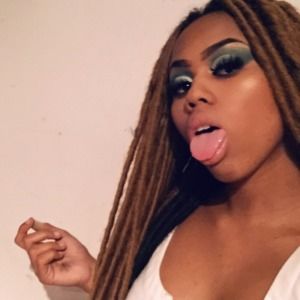 Meet your Posher, Corinne